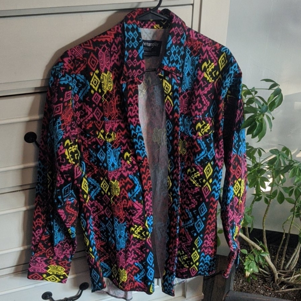 Large Wrangler long sleeve Cowboy cut